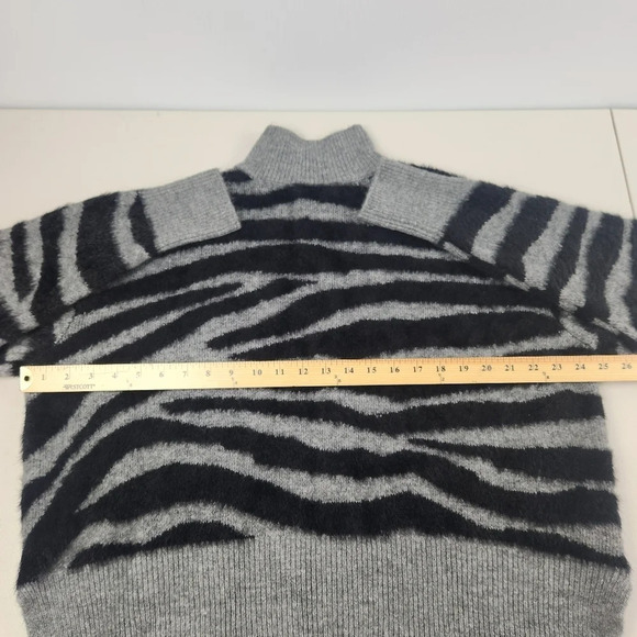 TWINE AND STRING Zebra Print Fuzzy Sweater GREY AND BLACK Oversized Medium - Picture 11 of 12